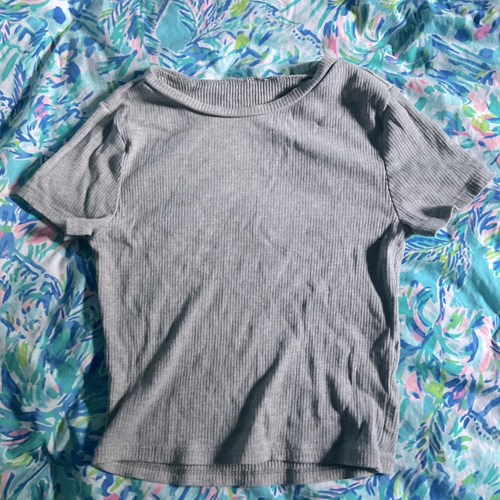 Cropped grey top